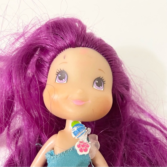 Hasbro Strawberry Shortcake Plum Pudding Berry 6" Doll - Picture 2 of 13